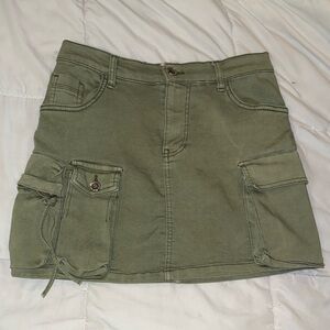NWOT green cargo skirt